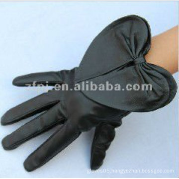 Unique design black sheepskin leather gloves for handicap